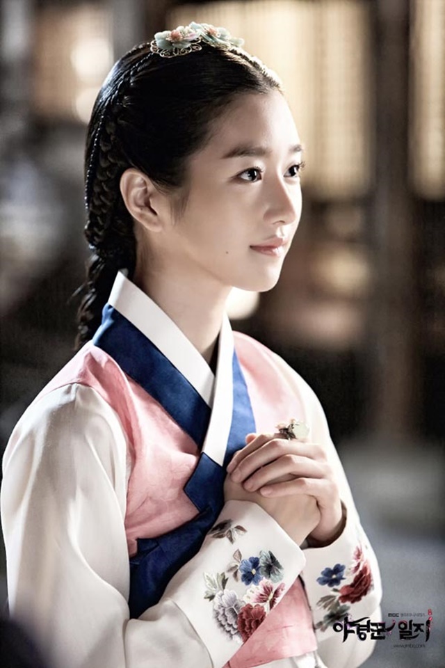 Seo Ye Ji แสดงเป็น Park Soo Ryun