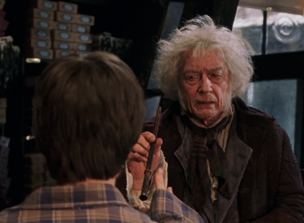 เซอร์ จอห์น เฮิร์ท นักทำไม้กายสิทธิ์ จาก Harry Potter เสียชีวิตแล้ว !!