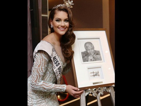  โรลีน สเตราส์(Rolene Strauss ) 