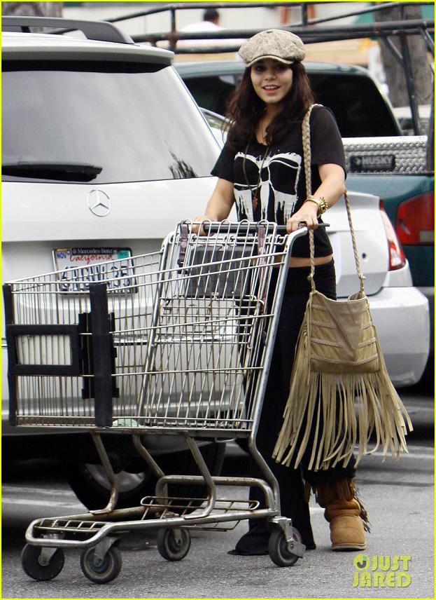 แอบถ่ายVanessa Hudgens & Austin Butler 