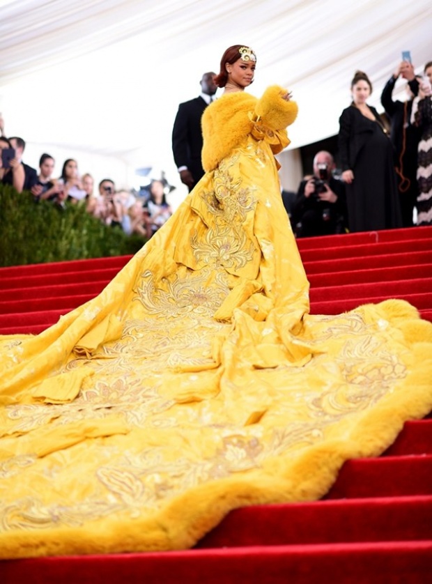 เว่อร์วังอลังการ!! พรมแดง Met Gala 2015 เดือด!!