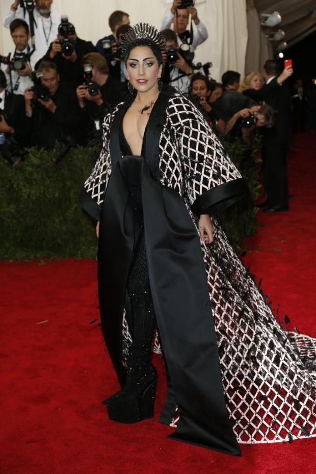 เว่อร์วังอลังการ!! พรมแดง Met Gala 2015 เดือด!!