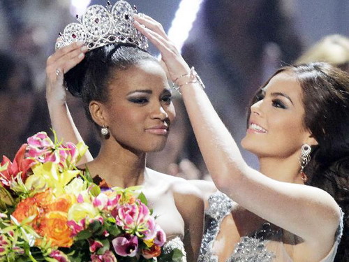 วินาทีประทับใจ Miss Angola คว้า มิสยูนิเวิร์ส 2011