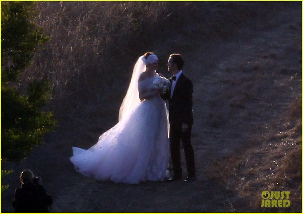  Anne Hathaway และ เจ้าบ่าว