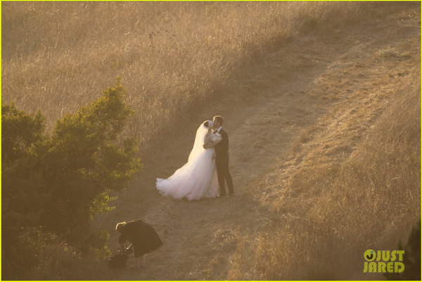  Anne Hathaway และ เจ้าบ่าว