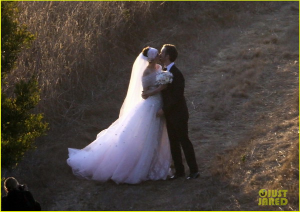  Anne Hathaway และ เจ้าบ่าว