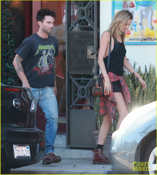 Adam Levine และภรรยา Behati Prinsloo 