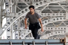 เทย์เลอร์ เลาท์เนอร์ โชว์ฟอร์มแอ๊กชันสุดมันส์ ใน Tracers