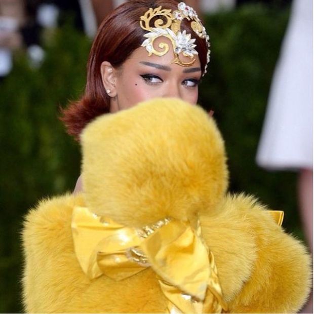 OMG! ชุดRihanna บนพรมแดงงาน MET Gala 2015 อลังการงานสร้าง