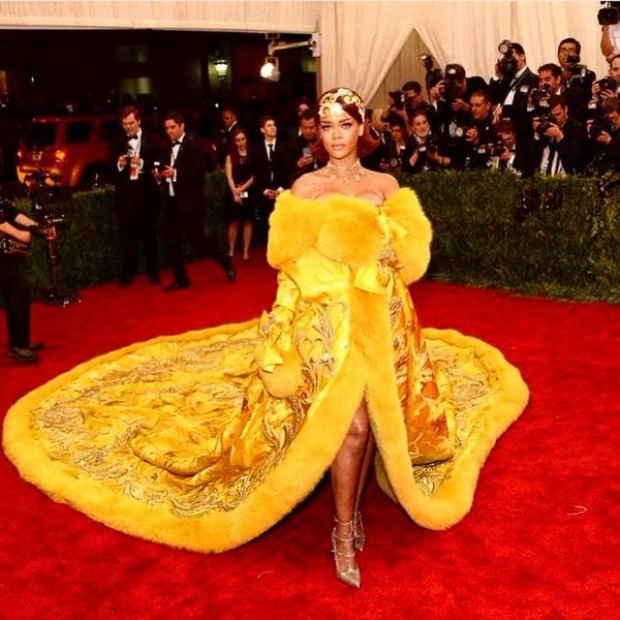 OMG! ชุดRihanna บนพรมแดงงาน MET Gala 2015 อลังการงานสร้าง