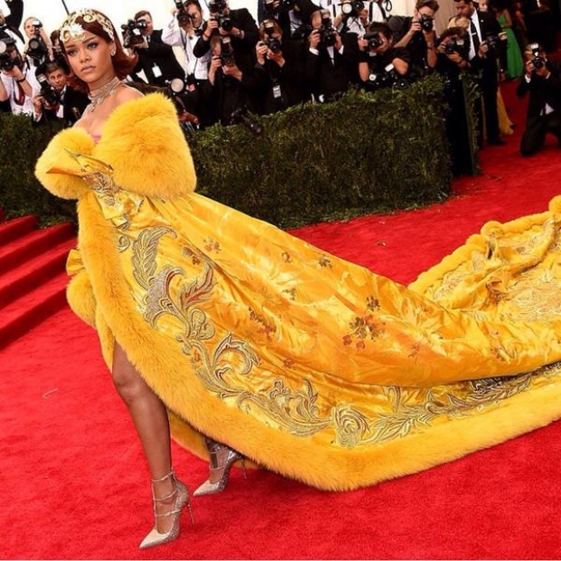 OMG! ชุดRihanna บนพรมแดงงาน MET Gala 2015 อลังการงานสร้าง