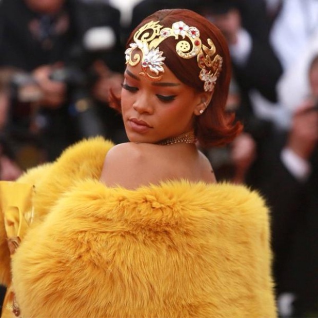 OMG! ชุดRihanna บนพรมแดงงาน MET Gala 2015 อลังการงานสร้าง