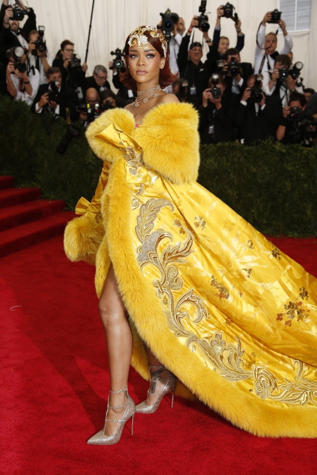 OMG! ชุดRihanna บนพรมแดงงาน MET Gala 2015 อลังการงานสร้าง