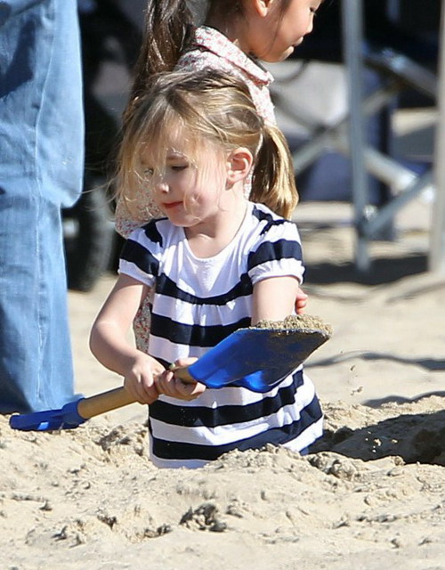 ภาพล่าสุดของหนู Violet Affleck และSeraphina ลูก เจนิเฟอร์ การ์เนอร์