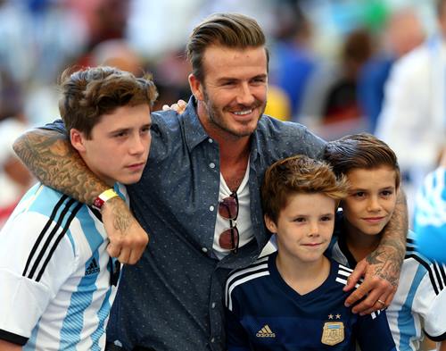 David Beckham กับลูกชายสุดหล่อ Brooklyn, Romeo, Cruz Beckham