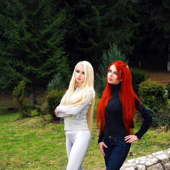 Valeria Lukyanova และ Anastasiya Shpagina