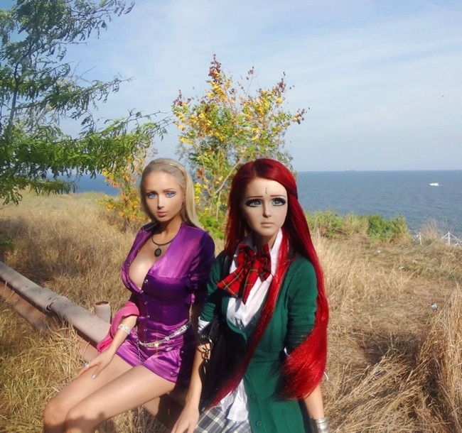 Valeria Lukyanova และ Anastasiya Shpagina