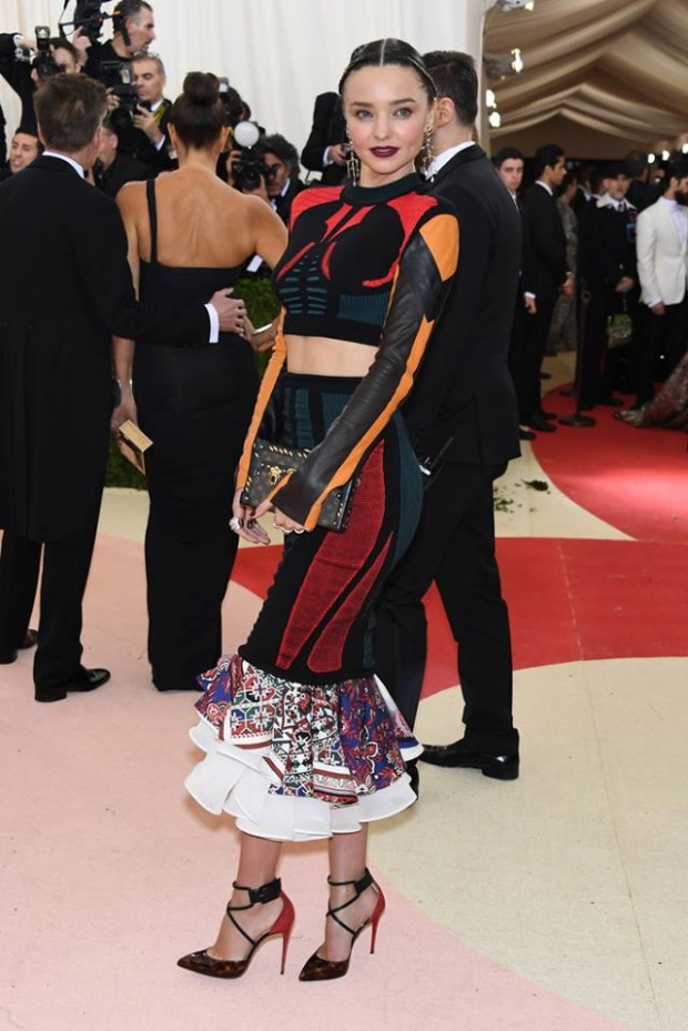 เปิดภาพแฟชั่นคนดัง บนพรมแดง Met Gala 2016