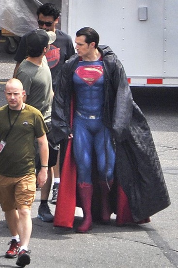 หลุดภาพจากกองถ่าย...เผยชุดใหม่ของซูเปอร์แมน ใน Batman v Supeman: Dawn of Justice