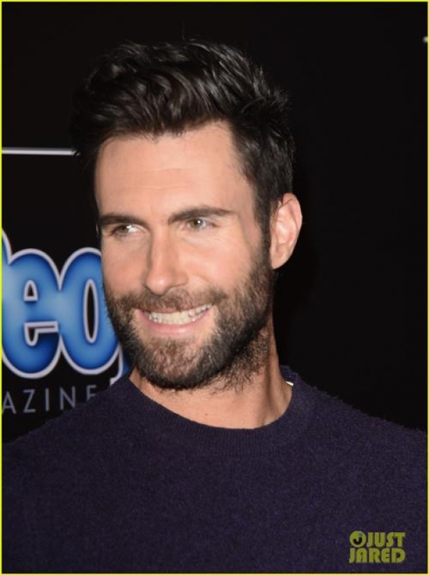 อดัม เลอวีน พา Maroon 5 ขึ้นโชว์งาน People Mag Awards 2014
