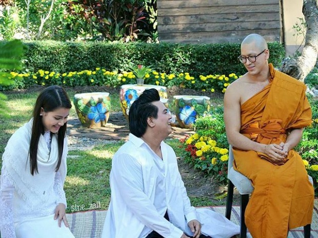 นี่ไงภาพ‘ญาญ่า’ นุ่งขาวห่มขาว ร่วมงานบวช ‘ณเดช’