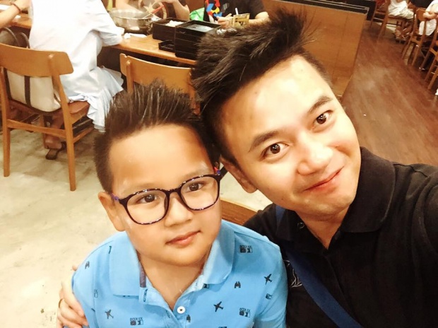 ลูกไม้หล่นไม่ไกลต้นจริงๆ มาฟังเรื่องฮา ของ น้องฮีโร่ ลูก เอ เชิญยิ้ม หลังเจอข่าวสาวอ้างมีลูกด้วย!