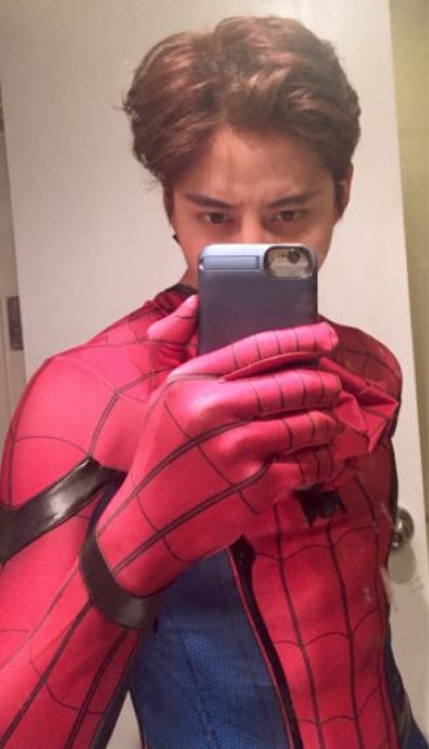 สุดยอดคุณพ่อ!!! “ไมค์” ลงทุนใส่ชุด Spiderman พา “น้องแม็กซ์เวลล์” เที่ยวห้าง (มีคลิป)