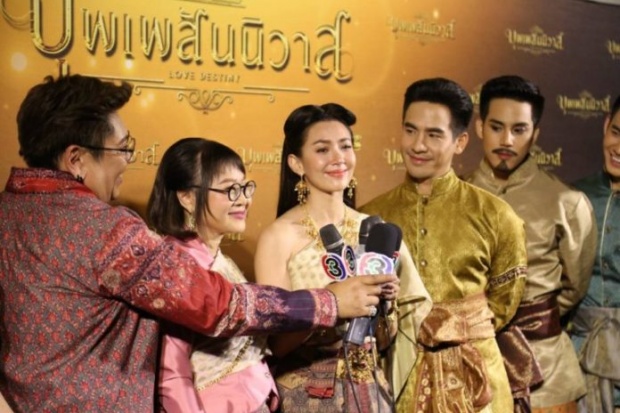 เหมือนบุพเพสันนิวาส!! “เบลล่า” สุดกลั้น ปล่อยโฮ!! โผกอด 2 คนสำคัญนี้? (มีคลิป)