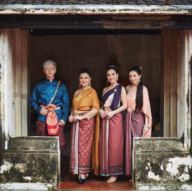 รากแก่นแฟมิลี่!! แต่งชุดไทย ตามรอย “บุพเพสันนิวาส” ธรรมชาติสุดๆ