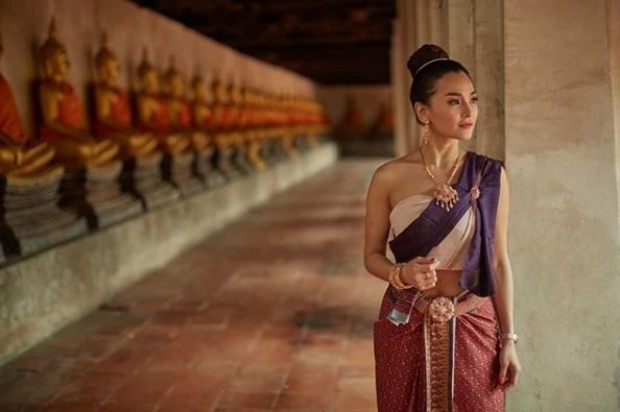 รากแก่นแฟมิลี่!! แต่งชุดไทย ตามรอย “บุพเพสันนิวาส” ธรรมชาติสุดๆ