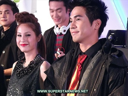 ขวัญ โป๊บ งาน BANGKOK ELECTRONICA 2012 