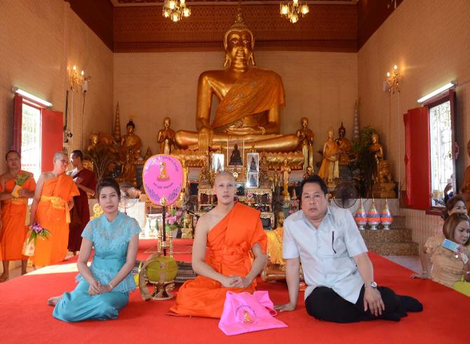 แฟนคลับแห่ร่วมงานบวช เคน ภูภูมิ