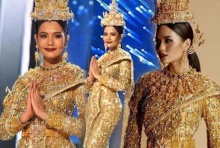 “น้ำตาล” ในชุดจีเวล ออฟ ไทยแลนด์ สวยสะกดสายตาคนทั่วโลกได้อยู่หมัด(มีคลิป)