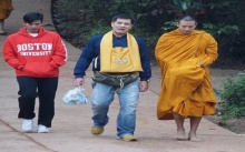  หลวงพี่เกรท จำวัดป่าบ้านเกิดรุ่นใหญ่รุ่นเล็กตามเป็นเด็กวัด 