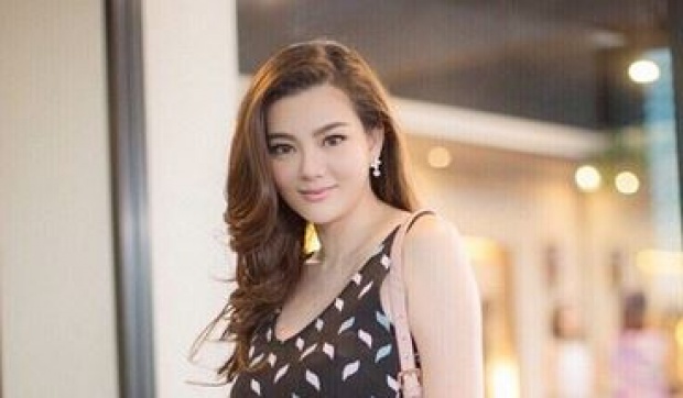 โอ้โห ! นี่หรอรถหรูของสาวดิว อริสรา ที่บอกเลยราคาไม่ธรรมดา