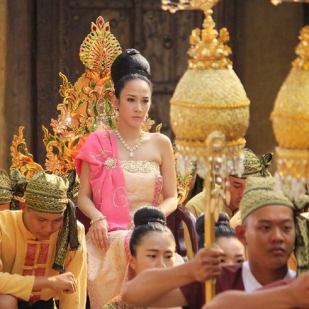 สวยสง่าไร้ที่ติ ซุปตาร์อั้ม ในละครที่รอคอย เพลิงพระนาง