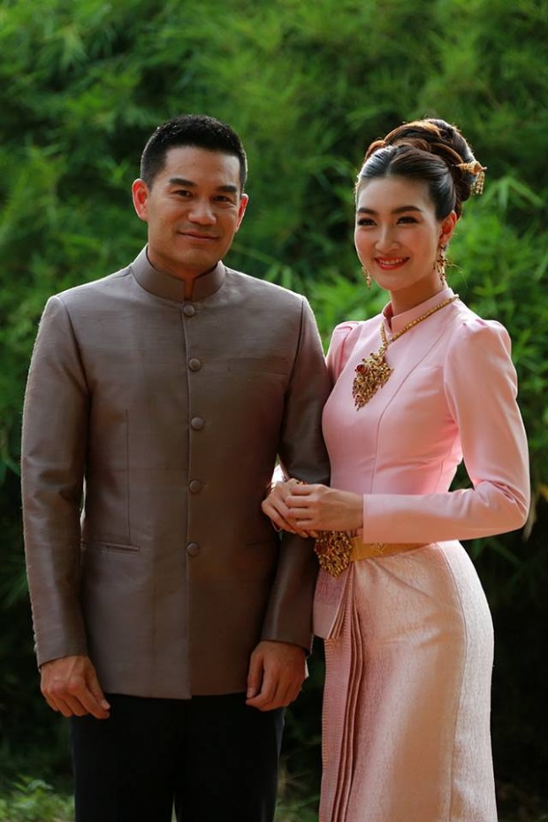 หาชมยาก!!เหล่าดาราดังควงคู่ถ่ายภาพชุดไทย 9 รัชกาล ช่างงดงามยิ่งนัก
