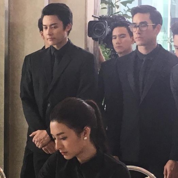 คณะผู้บริหาร และ ดารา - นักแสดงช่อง 3 ร่วมลงนามถวายอาลัย