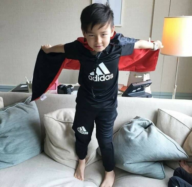 “น้องชิโน่” ลูกชายคนโต “พลอยชิดจันทร์” ล่าสุดเริ่มโตเป็นหนุ่มแล้ว!! หล่อโอปป้าเว่อร์!!