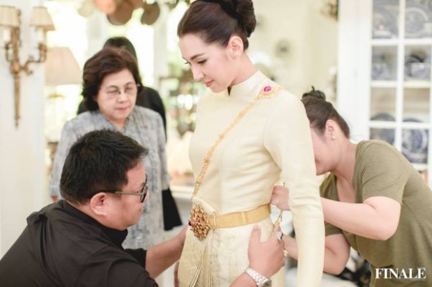 สวยสะกดทุกสายตา!! เมื่อ “แต้ว–เบลล่า” สวมชุดไทย ใครจะปังกว่ากัน!!?