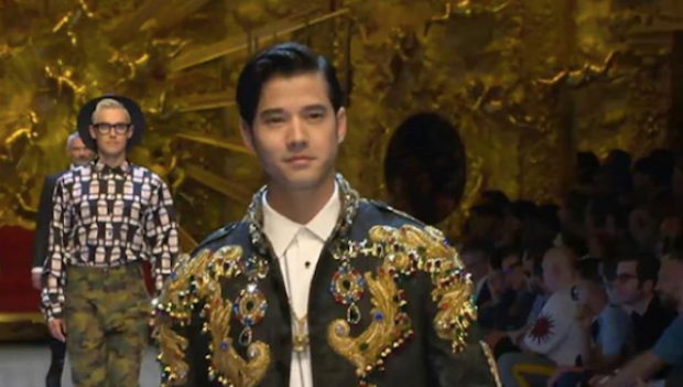 ไม่น่าเชื่อ พระเอกดัง คนไทยเพียงคนเดียวที่ได้เดินแบบ Dolce & Gabbana ที่มิลาน อิตาลี