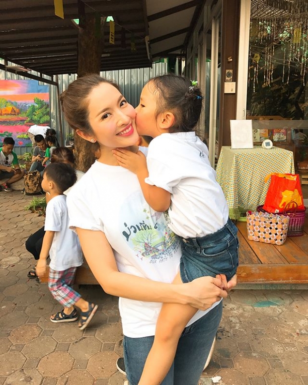 พาส่องวิถีคุณแม่สายสตรอง! “แอฟ ทักษอร” ถึงวิธีการเลี้ยงลูกสาวคนเก่ง “น้องปีใหม่” 