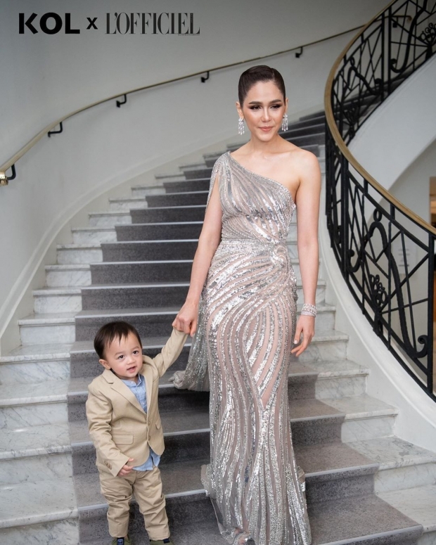 15 ภาพน่ารักแบบจุกๆ โมเมนต์แม่ลูก ชมพู่ กับ สายฟ้า-พายุ ที่เมืองคานส์