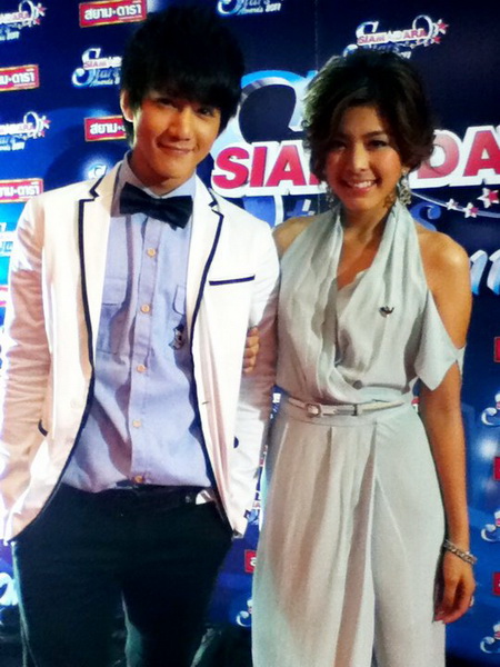 เหล่าดาราร่วมงาน SIAMDARA  STARS AWARDS 2011