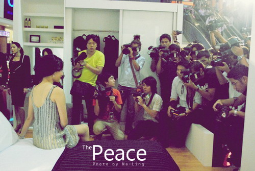 นุ่น คอนโด The Peace 