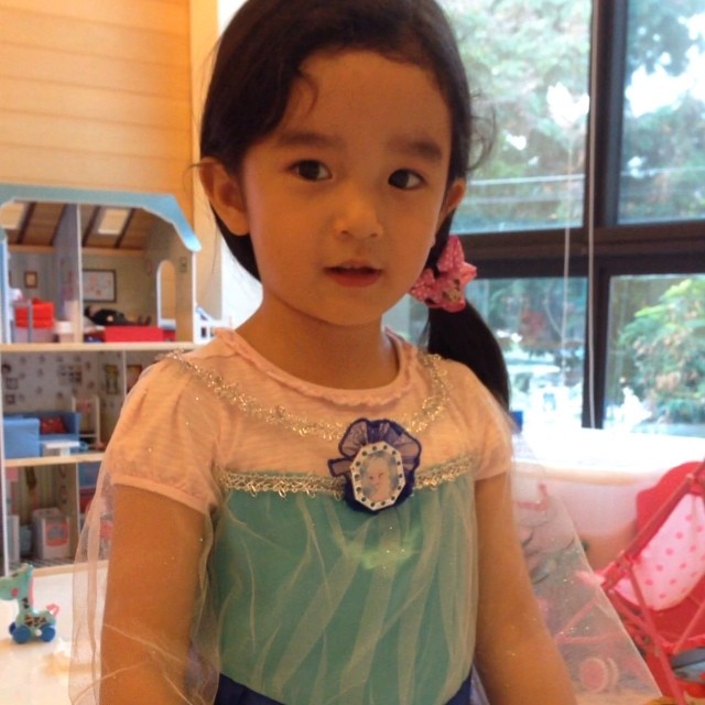 ชมคลิปสุดน่ารักน้องณดา โชว์ร้องเพลง let it go 