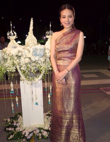 ส่องชุดออกงาน มาดามแป้ง ฉายา สวยประหาร วัยย่าง 50