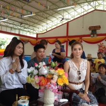 แตงโม ควง โตโน่ ทำบุญทอดผ้าป่าจ.ปทุมธานี ร่วมกับแฟนคลับ