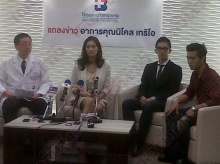 ลูกเกด-เมทนีร่วมแถลงอาการนิโคล