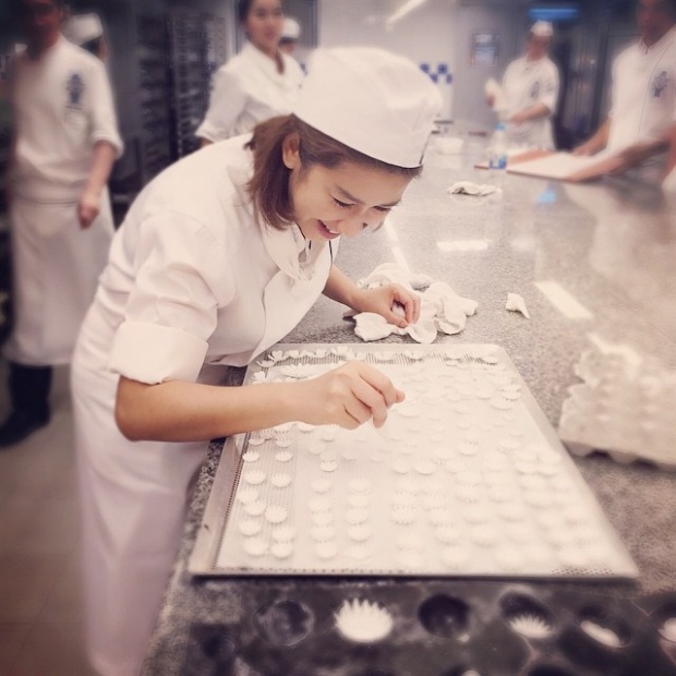 ป๊อก ปิยธิดา ขึ้นแท่นเชฟ จบโรงเรียนสอนทำอาหารดัง Le Cordon Bleu